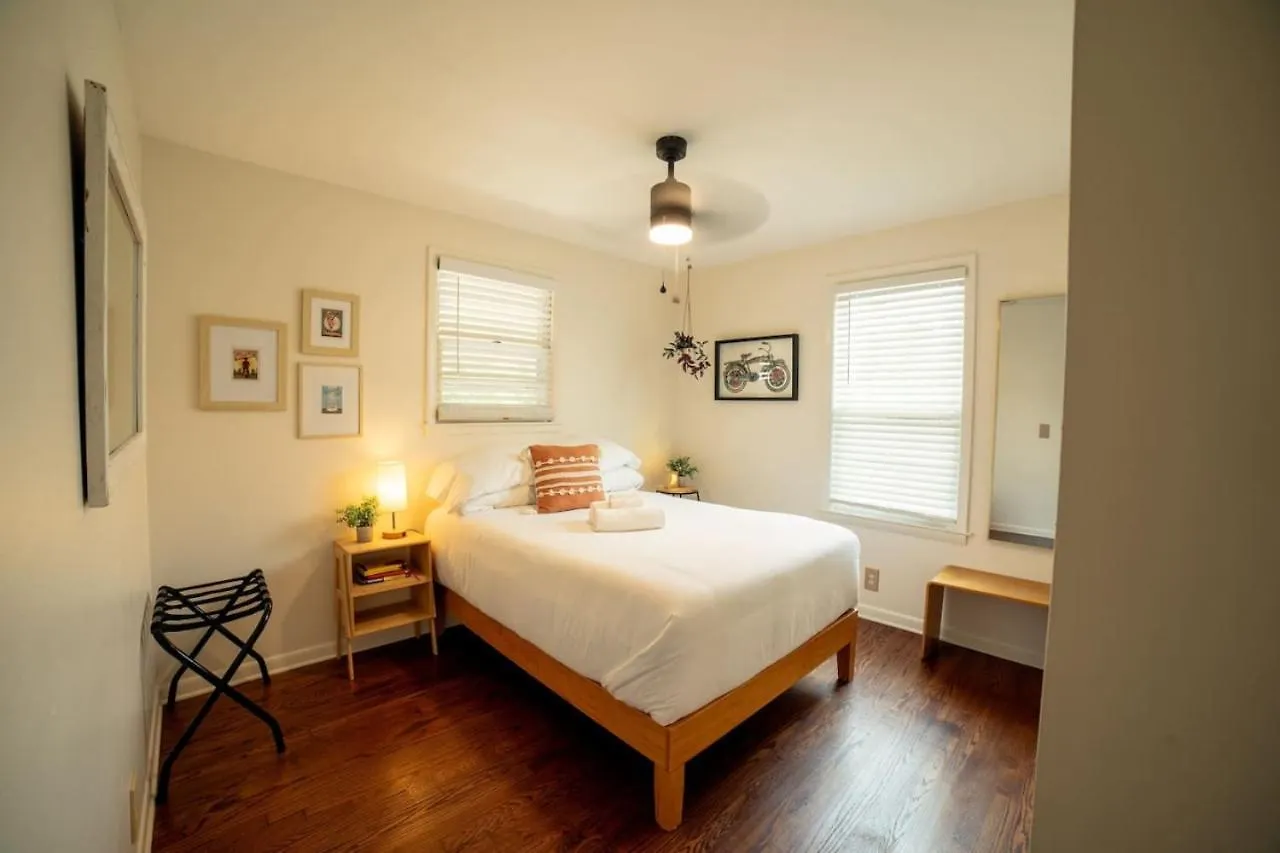 Cozy Getaway Mins To Downtown, Broadway Airport Villa Nashville 0*,  United States